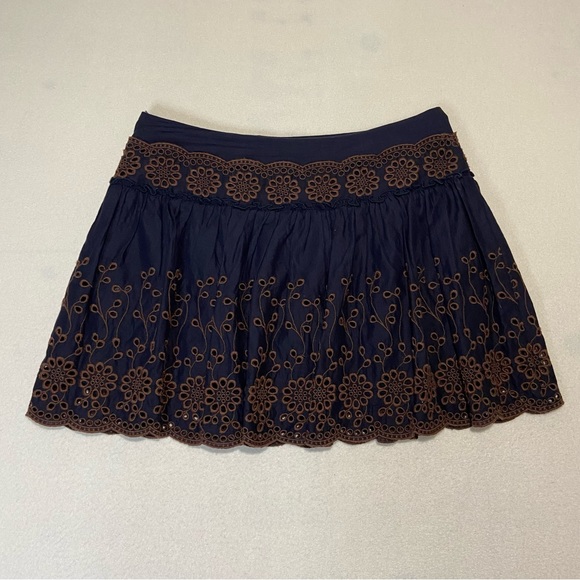 SEE BY CHLOE Floral Embroidered Pleated Navy Mini Skirt Size FR 38 / US 6 - Picture 9 of 11